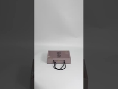 Une boîte cadeau magnétique personnalisée avec un motif 3D et une poignée